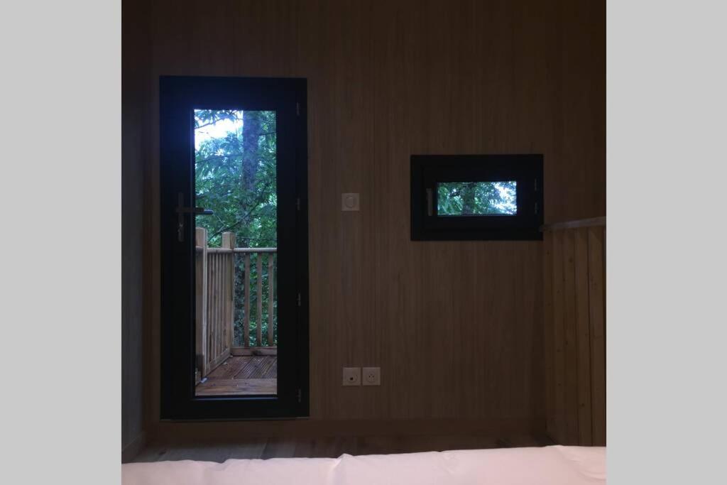Adorable Cabane Dans Un Espace Boise Saint-Junien Εξωτερικό φωτογραφία